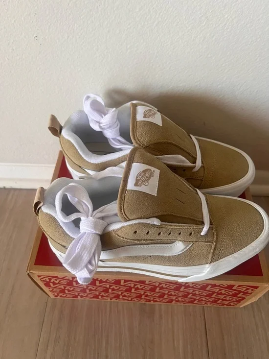 Vans Women’s Tan Suede Platform Old Skool Sneakers with White Stripe - Picture 4 of 7